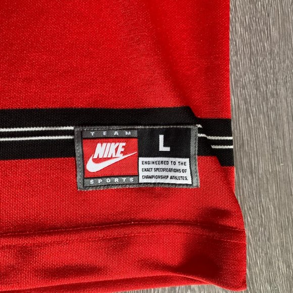 NIKE Retro/Vintage Striped T-Shirt - Picture 3 of 3